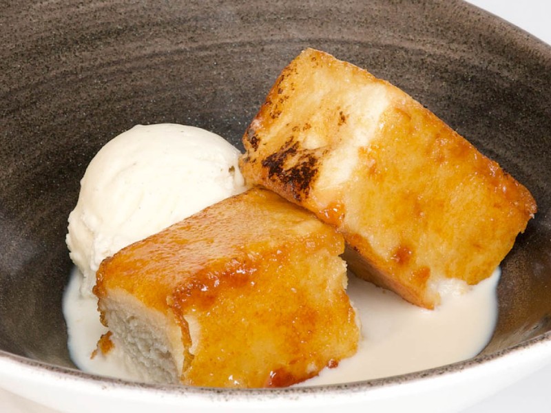 Torrija-Baileys-con-helado-de-vainilla